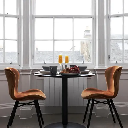 Apartamento Joivy Modern In New Town, On Historic George Street