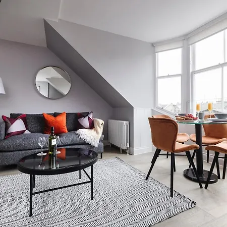 Altido Gorgeous Flat Overlooking Castle Apartment *