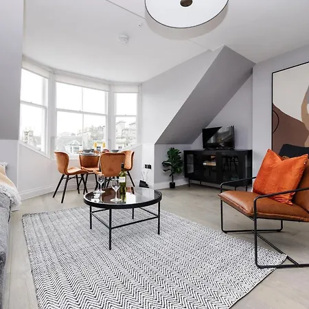 Apartment Altido Gorgeous Flat Overlooking Castle *