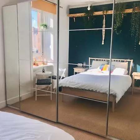 Cosy 2 Bedroom Flat In Apartment *