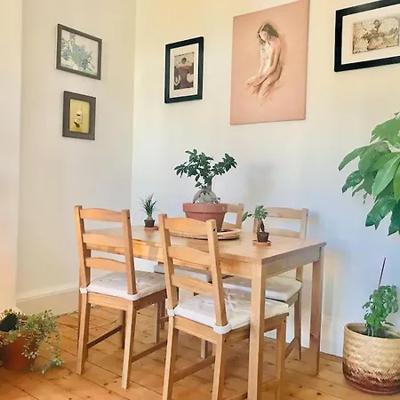 Cosy 2 Bedroom Flat In * Edinburgh