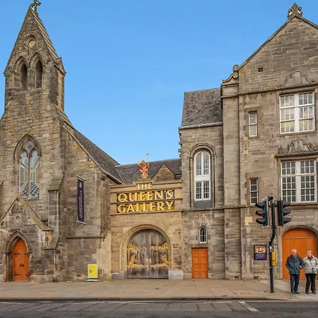 Spacious 3 Bedroom Modern House - Heart Of - Private Main Door Entrance & Private Garden With Stunning Views Of Arthur Seat Apartment