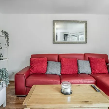 Spacious 3 Bedroom Modern House - Heart Of - Private Main Door Entrance & Private Garden With Stunning Views Of Arthur Seat * Edinburgh