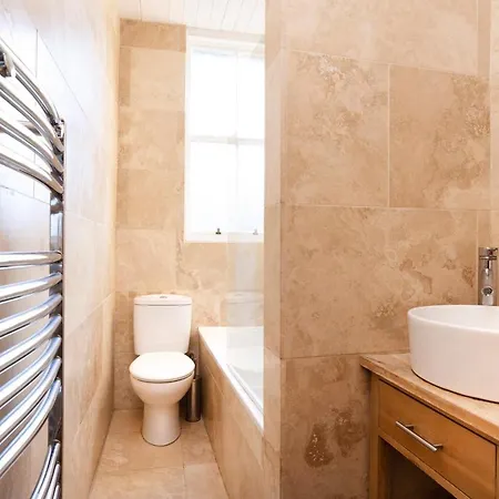 Joivy Old Town 1-bed With Stunning Views *