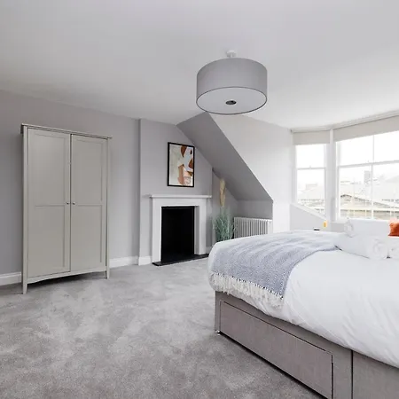 Altido Gorgeous Flat Overlooking Castle Edinburgh