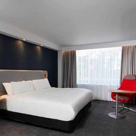 Express West By Ihg Отель 3*