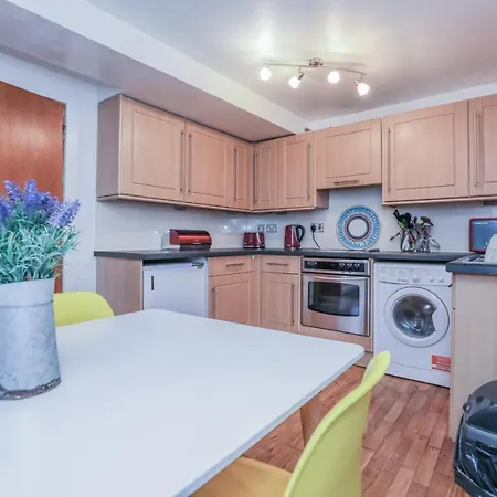 Beautiful 1-bed Near Castle Appartement *