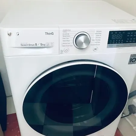 Cosy 2 Bedroom Flat In *