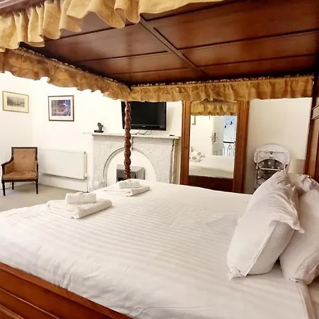 Otel The Guards 3*