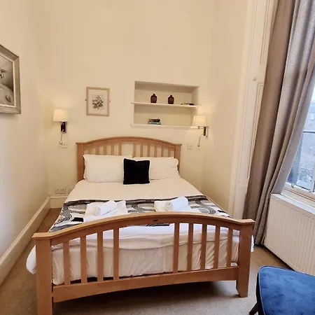 The Guards Hotel 3*
