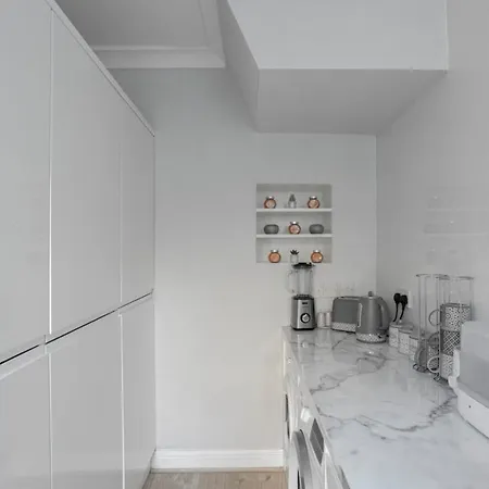 Exquisite 3 Bedroom House In The Heart Of * Edinburgh