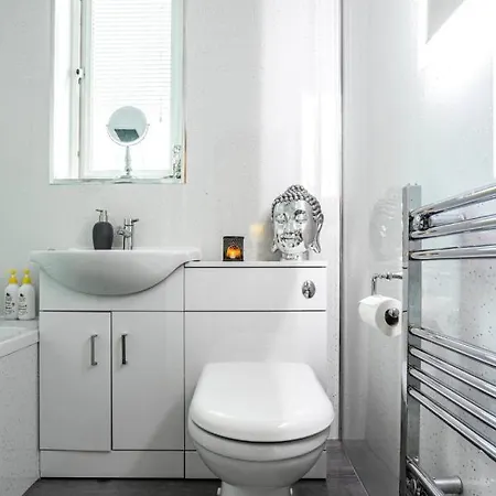 Exquisite 3 Bedroom House In The Heart Of