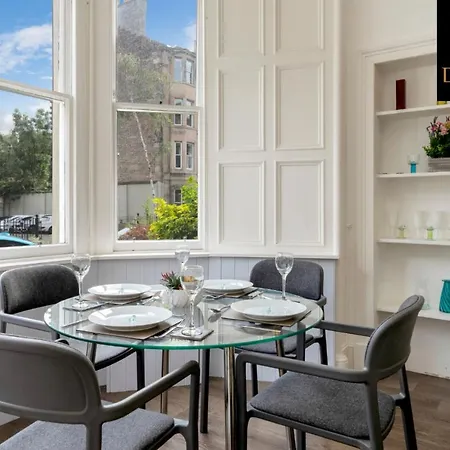 Spacious 1 Bed Ground Floor With Garden 아파트 에든버러