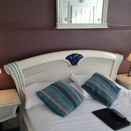 Thistle 2* Edinburgh