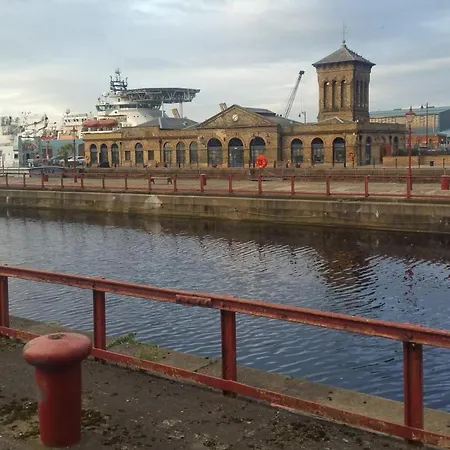 Quirky And Modern Near The Shore Appartamento