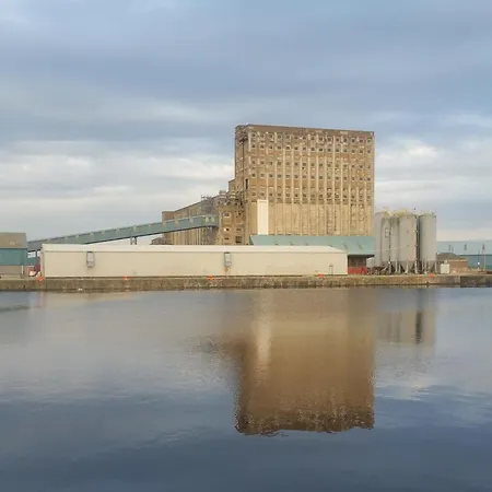 Quirky And Modern Near The Shore Appartamento *