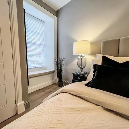 Super Modern & Stylish, Luxury 2 Bedroom Apt إدنبرة