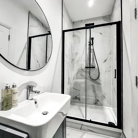 شقة Super Modern & Stylish, Luxury 2 Bedroom Apt *