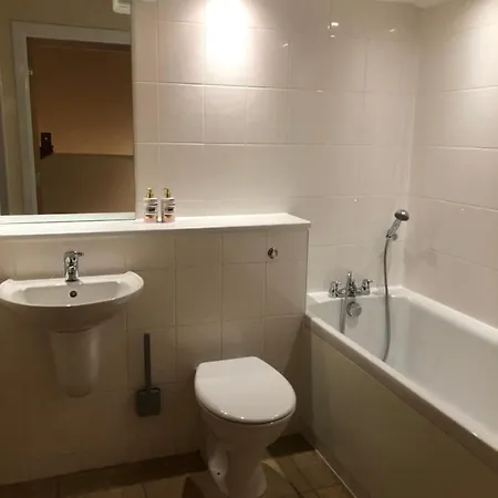 2 Bed 2 Bath With Private Parking Appartement *