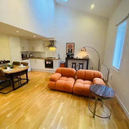 2 Bed 2 Bath With Private Parking * 에든버러