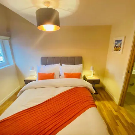 2 Bed 2 Bath With Private Parking Edimburgo