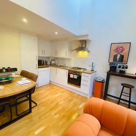 2 Bed 2 Bath With Private Parking * Edimburgo