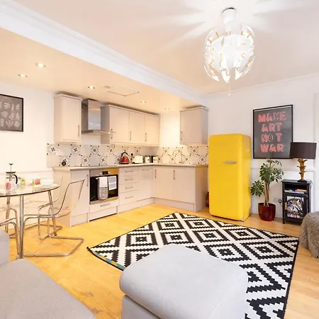 Joivy Charming With Patio Nearby The Castle Appartamento Edimburgo