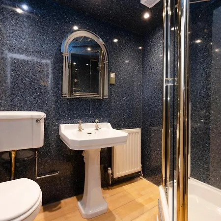 Joivy Charming With Patio Nearby The Castle Edimburgo