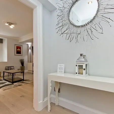 Ultra Modern, West End Village, Refurbished Basement Appt