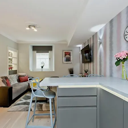 Apartamento Ultra Modern, West End Village, Refurbished Basement Appt Edimburgo