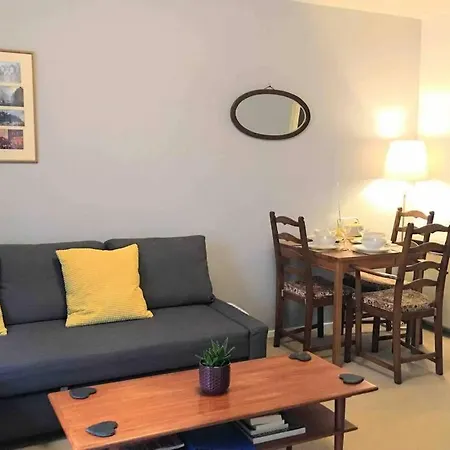 Centre, Old Town Apartment. Stunning Castle View شقة