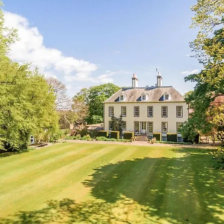 Drylaw House, Grade A Listed Mansion Near Centre Holiday home *