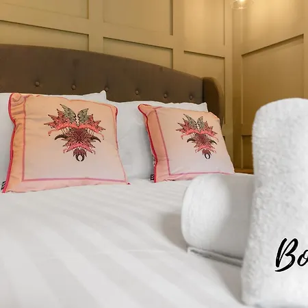 Grassmarket Luxury No. 2 - 3br-2ba - Free Parking By Bonjour Residences *