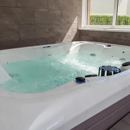 Сasa de vacaciones Luxury Arthur Seat Viewtownhouse With A Hot Tub *