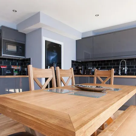 Сasa de vacaciones Luxury Arthur Seat Viewtownhouse With A Hot Tub Edimburgo