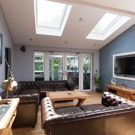 Сasa de vacaciones Luxury Arthur Seat Viewtownhouse With A Hot Tub *