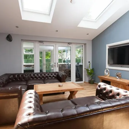 Luxury Arthur Seat Viewtownhouse With A Hot Tub Сasa de vacaciones