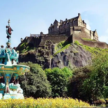 New Stunning 3 Beds Flat In Chic Area Of The * Edinburgh