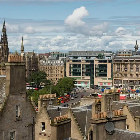 Stunning Panoramic Views: Heart Of The Royal Mile Lägenhet *