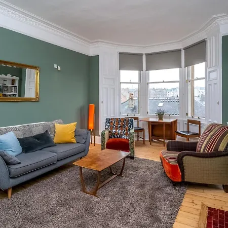 New Stunning 3 Beds Flat In Chic Area Of The *