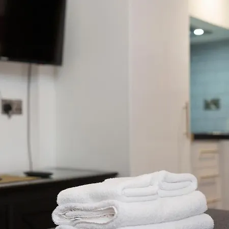 48 Gilmore Place Residences Hotel