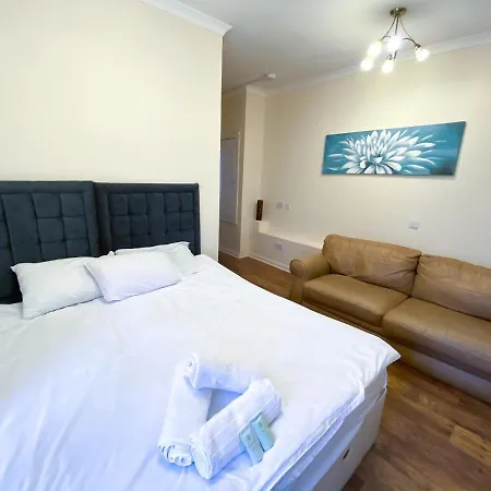 Apartment 1 Minute From Royal Mile, Large 5 Bedroom Escape