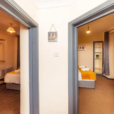 Cozy Old Town 4 Bedroom Apartment شقة *