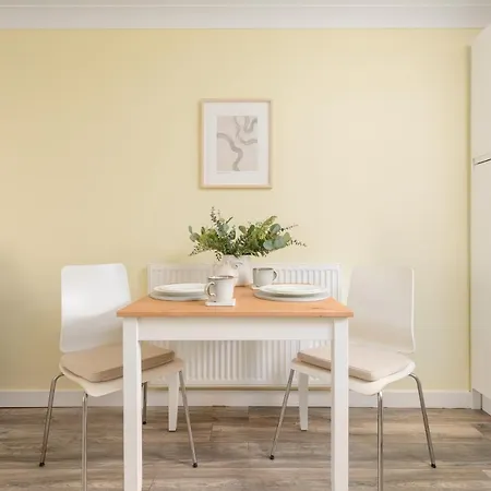 The Dean Village Apartment - Free Parking Edinburgh