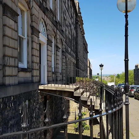 Apartment Gorgeous 3-bedroom