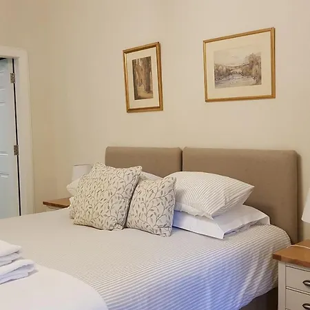 Gorgeous 3-bedroom Edinburgh