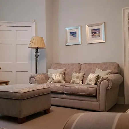 Gorgeous 3-bedroom Apartment *