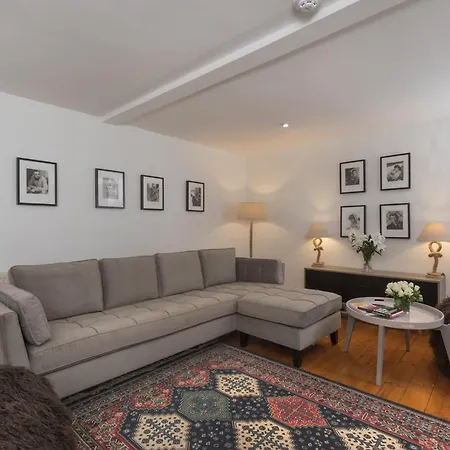 Holiday home Drylaw House, Grade A Listed Mansion Near Centre Edinburgh