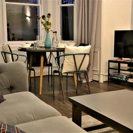 Luxury Scottish In Peaceful Meadows Park Apartment Edinburgh