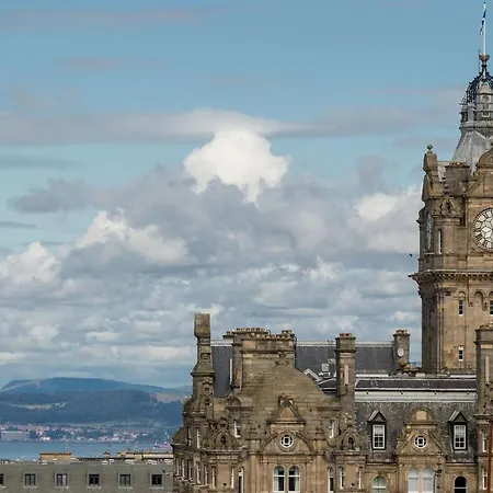 Lägenhet Stunning Panoramic Views: Heart Of The Royal Mile Edinburg